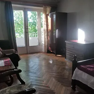 5 Minutes To Subway Тбилиси